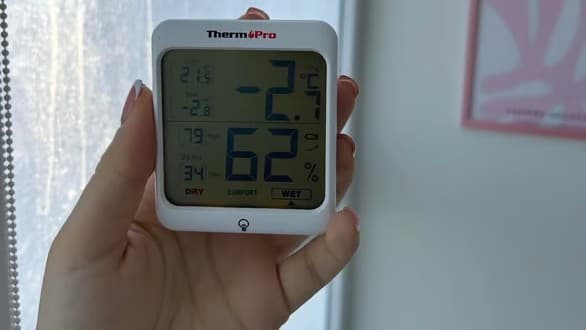 Ukrainians Freeze in Their Homes as Russia Bombs Power Grid, EU Rushes Winter Aid