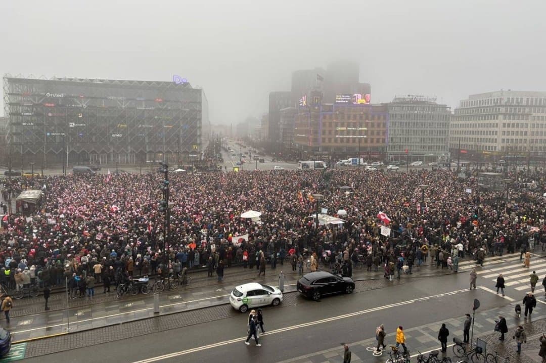 Europe Stands Firm: Trump Retreats on Greenland After Unified Resistance and Viral Penguin Mockery